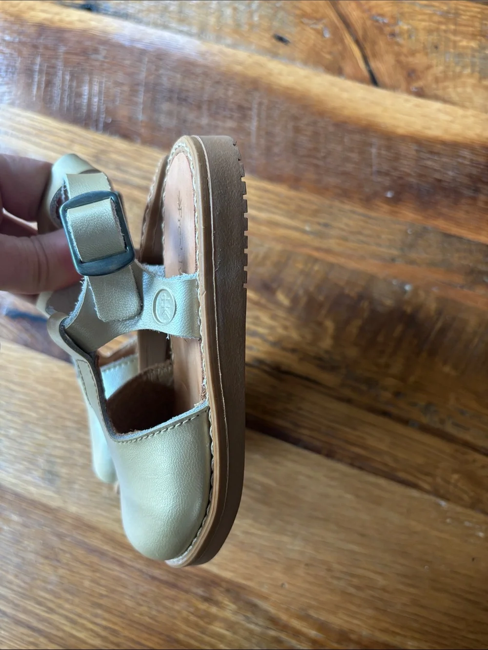 Freshly Picked Kids Metallic Gold Leather T-Strap Sandals size 7